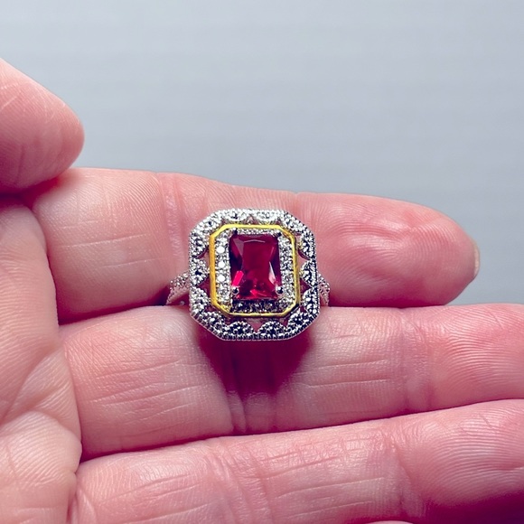 ⬇️💲Stunning .925 Silver Mixed Metal Ruby Red & Rhinestone Ring♥️⭐️💍 - Picture 6 of 6